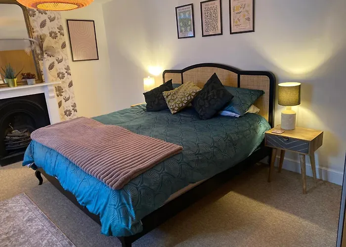Boutique Putney Riverside Apartment